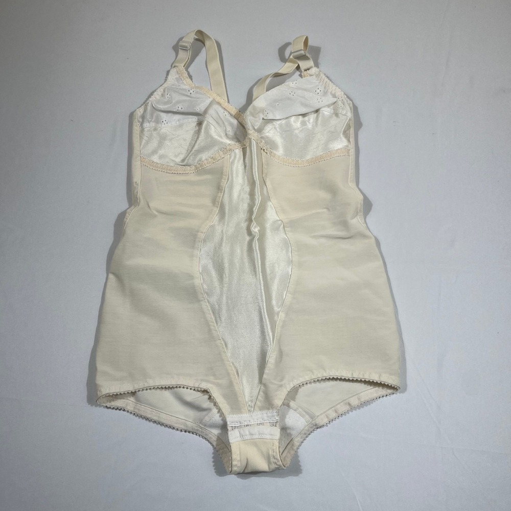 St Michael Shapewear Bodysuit Womens 38C Cream Vintage Eyelet Lace Firm Control